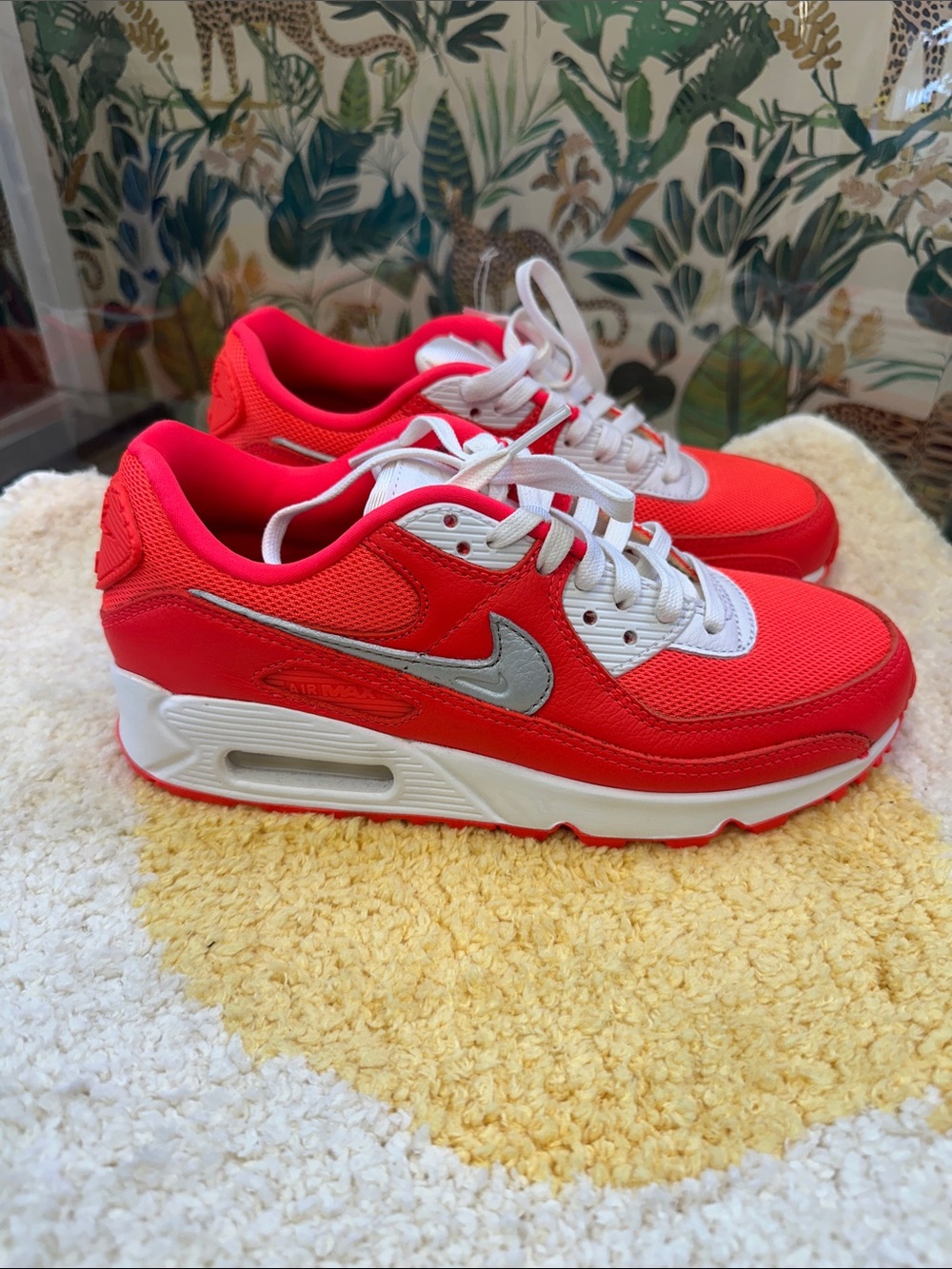Nike Women’s  Red and White Air Max Low-Top Sneakers 6 new